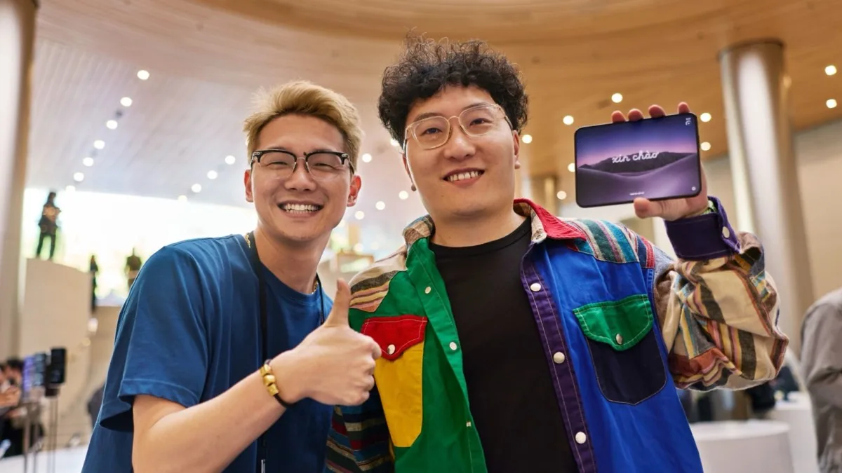 iPhone Duo: Жаһандық сатылым басталып, иілмелі экранға бейімделген қосымшалар таныстырылды