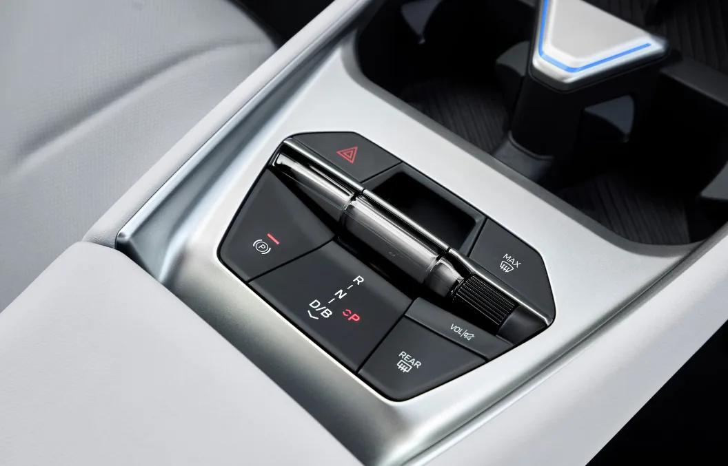 2027 жылғы толық электрлі BMW i3 көлігі. Интерьер көрінісі