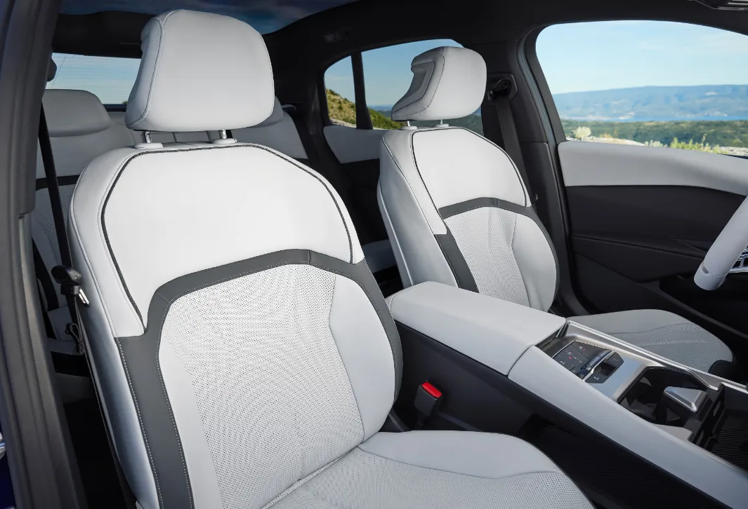 2027 жылғы толық электрлі BMW i3 көлігі. Интерьер көрінісі