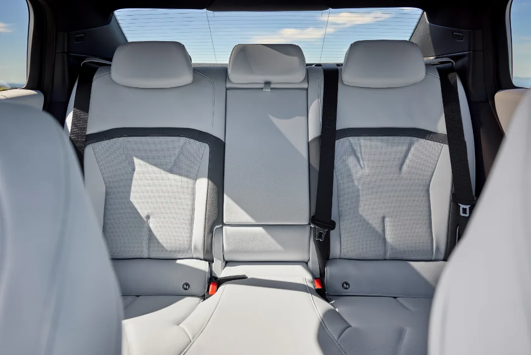2027 жылғы толық электрлі BMW i3 көлігі. Интерьер көрінісі